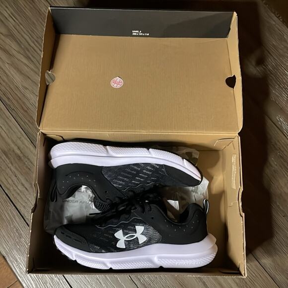 NIB Under Armour boys grade school Assert 10 shoe size 3.5wide - Picture 10 of 11